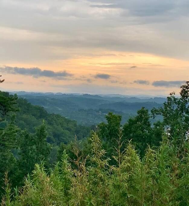 Mountain Top Oasis Villa Sevierville Exterior photo